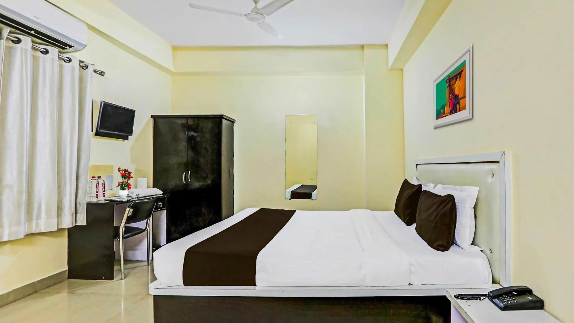 Collection O Hyderabad Gate Iit Bhu Hotel Varanasi