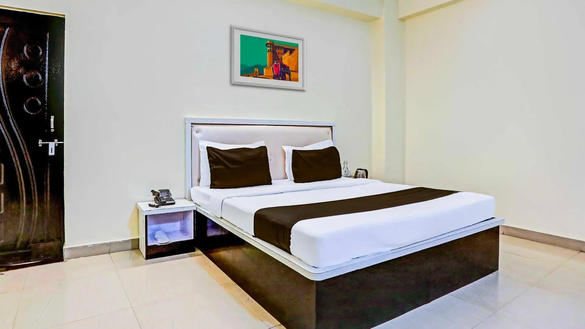 ***  Collection O Hyderabad Gate Iit Bhu Hotel Varanasi India