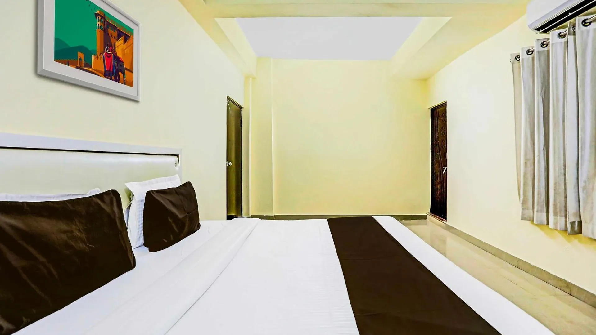 Collection O Hyderabad Gate Iit Bhu Hotel Varanasi