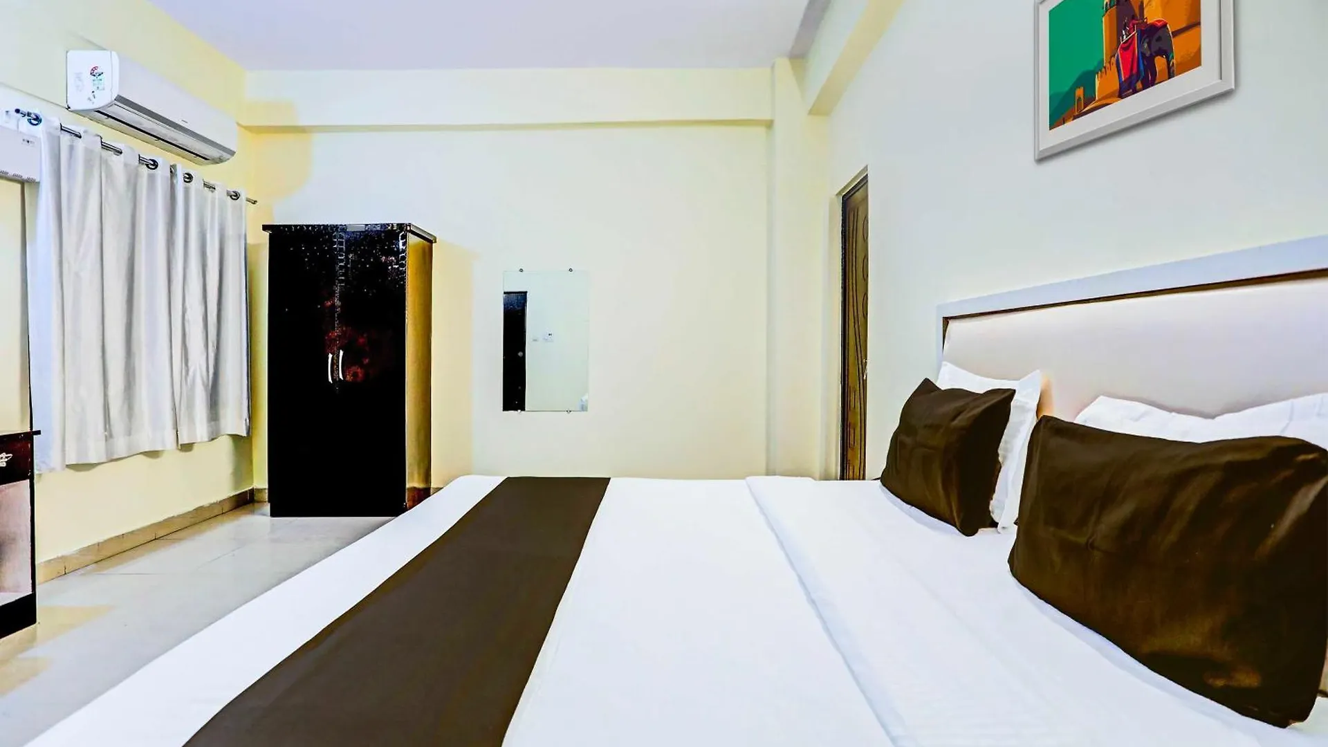 Collection O Hyderabad Gate Iit Bhu Hotel Varanasi