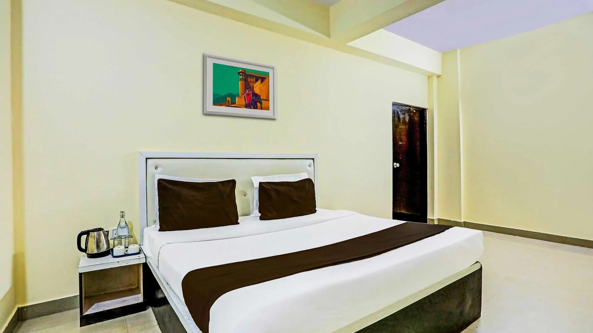 ***  Collection O Hyderabad Gate Iit Bhu Hotel Varanasi India